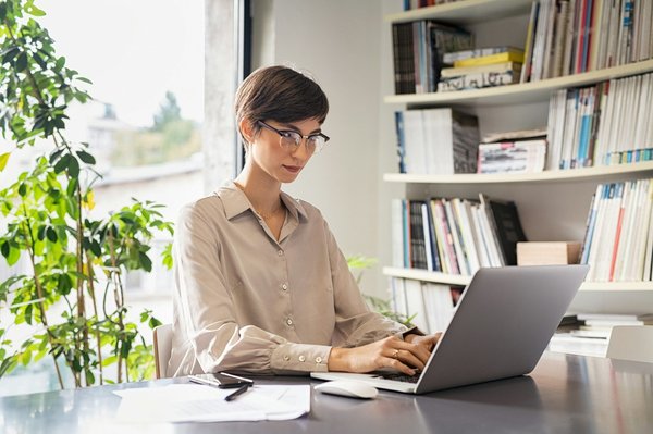 Révolutionnez votre quotidien grâce à une assistante digitale