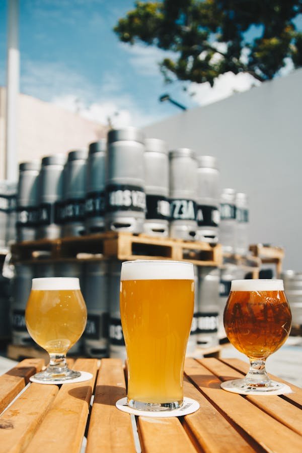 Plongez dans l'univers de la bière : bars, recettes et événements.