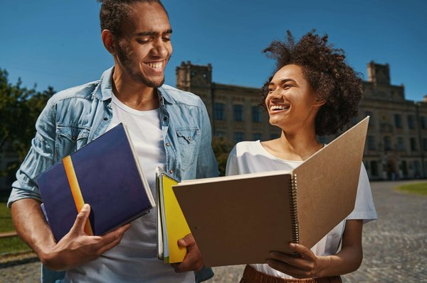 Quels sont les meilleurs moyens de créer un coin lecture confortable à la maison ?